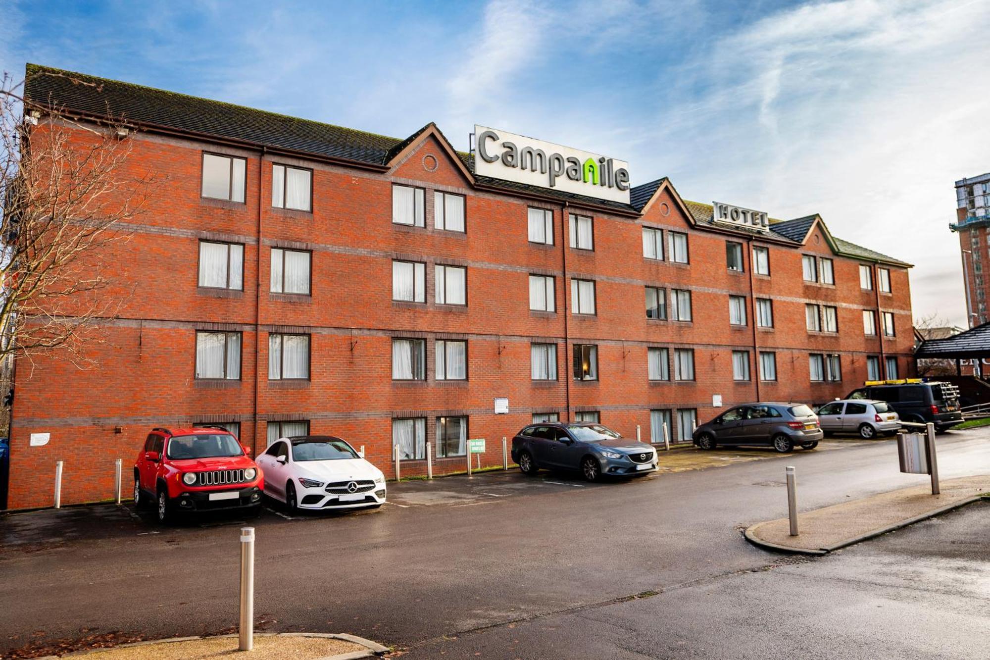 Campanile Manchester Bagian luar foto