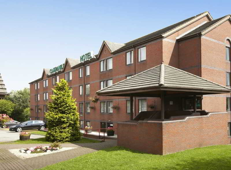Campanile Manchester Bagian luar foto