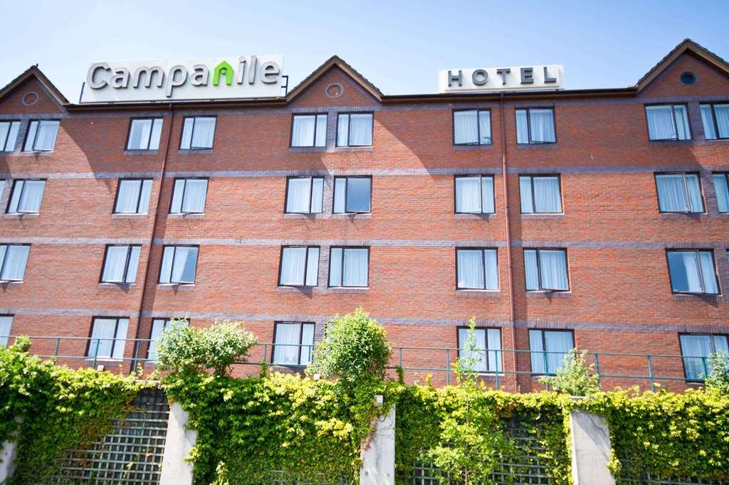 Campanile Manchester Bagian luar foto
